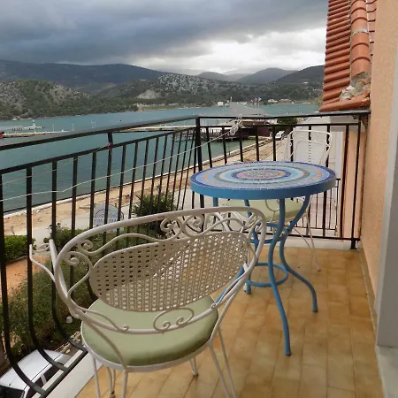 Πανσιόν Marina